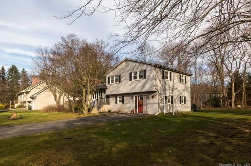 6 Highland Dr, Waterbury, CT 06712-1109
