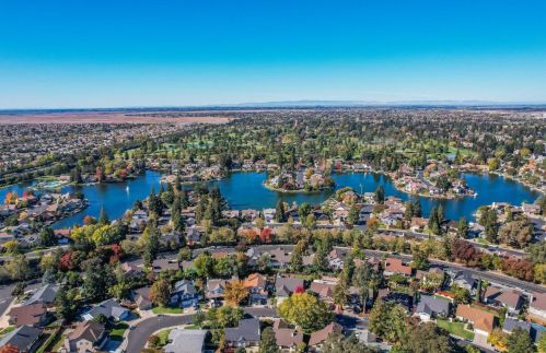 9445 Laguna Lake Way, Elk Grove, CA 95758-4223