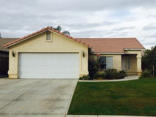 320 Sunny Meadow Dr, Bakersfield, CA 93308-7864