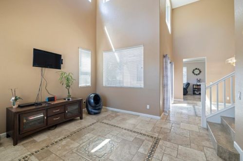 1800 Graf Rd, Hollister, CA 95023-9071