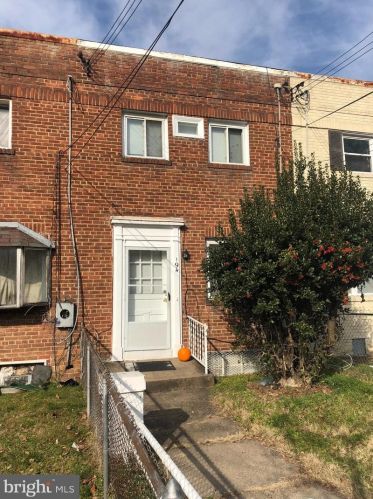 194 35th St, Washington, DC 20019-7421