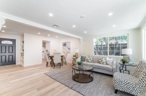 6930 Colbath Ave, Van Nuys CA  91405-4103 exterior