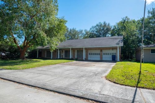 111 Seaside Ln, Texas City, TX 77590-6146