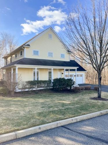 105 Periwinkle Dr, Waterbury, CT 06762-3235