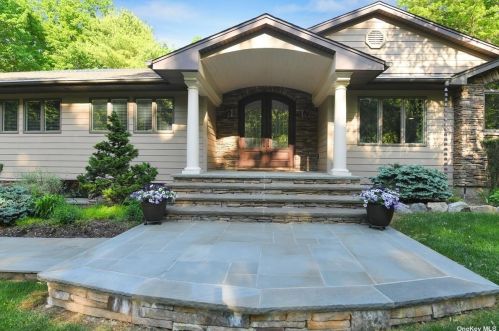 17 Truxton Ln, Northport, NY 11768-2545