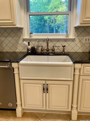 37 Kivy St, Huntington Station NY  11746-2044 exterior