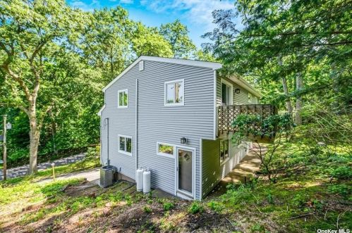 18 Timberpoint Dr, Northport, NY 11768-2225