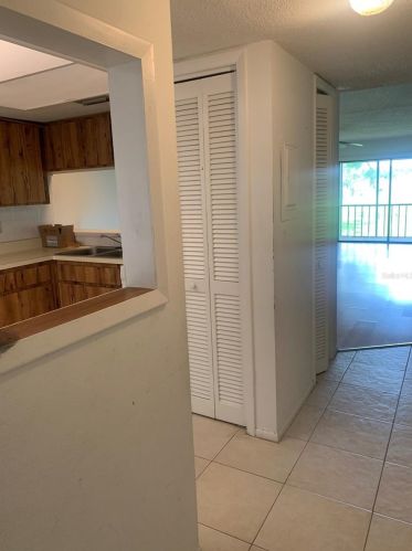 214 Mary Dr, Oldsmar, FL 34677-2224