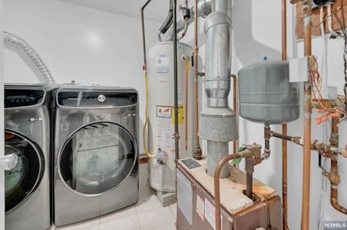 40 Carriage Ln, West Milford Lakes NJ  07480-1822 exterior