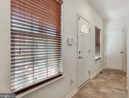 11 Broad Way, Lovettsville VA  20180-8608 exterior