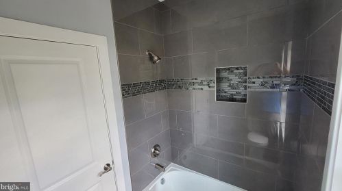 6912 Westlawn Dr, Falls Church VA  22042-2653 exterior