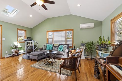 2300 Baylis Ave, Floral Park NY  11003-2807 exterior