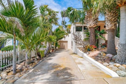 4438 Pescadero Ave, San Diego CA 92107-3629 exterior