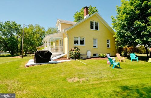 21 Loudoun St, Lovettsville VA  20180-8513 exterior