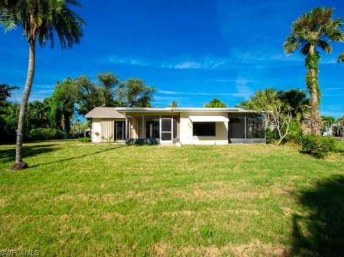 4752 Rue Helene, Sanibel FL  33957-2612 exterior