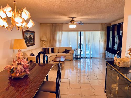 128 Capri C, Delray Beach FL  33484-7922 exterior