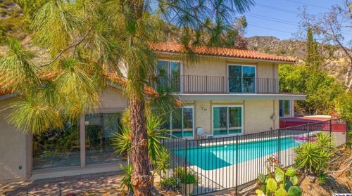 911 Big Briar Way, La Canada, CA 91011-1818
