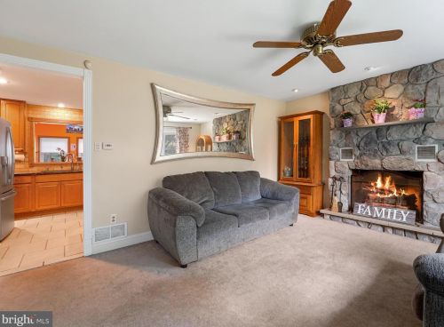2402 Helms Mnr, Boothwyn, PA 19061-3312