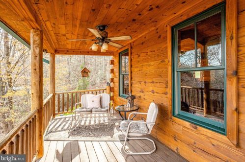 3714 Mountain Rd, Haymarket VA  20169-1739 exterior