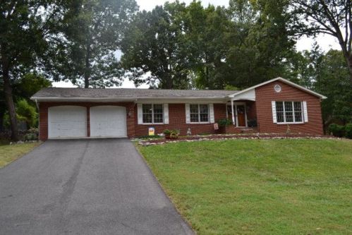 127 Wellington Pl, Danville, VA 24541-5218