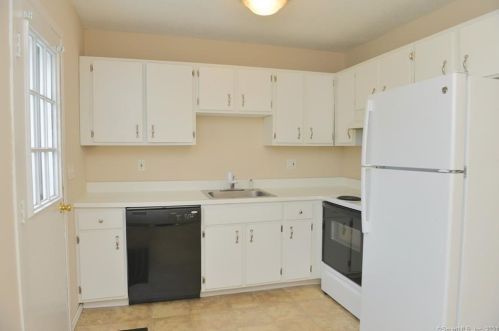 18 Laird Dr, Bristol CT  06010-2475 exterior