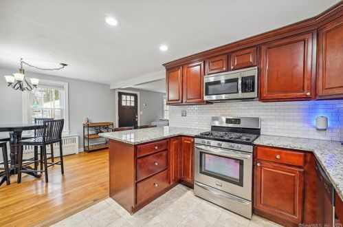 141 Cedarhurst Ln, Milford CT  06461-2721 exterior