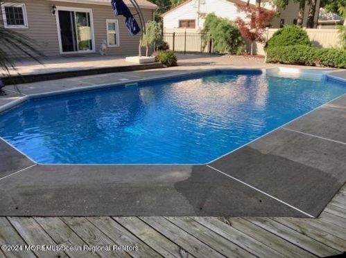 35 Bay Laurel Dr, Bricktown NJ  08723-6913 exterior