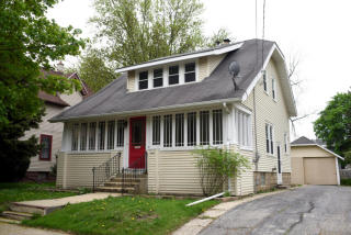 513 Beechwood Ave, Waukesha, WI 53186-5119