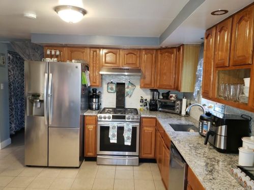 44 5th Ave, New Rochelle NY  10801-2702 exterior