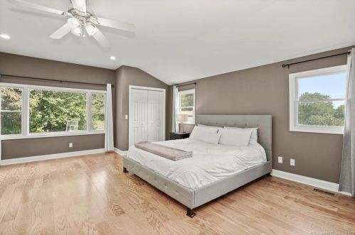 33 Windsor Rd, Huntington CT 06484-5022 exterior