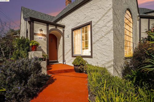 1 Kingsland Pl, Oakland CA  94619-2608 exterior