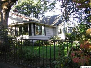 1030 Estate Ct, Salem, OR 97304-3739