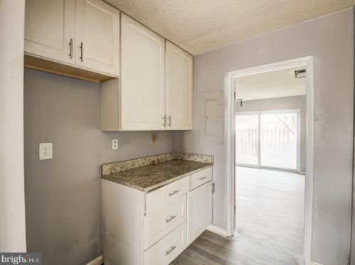 2238 Southgate Sq, Herndon VA  20191-1229 exterior