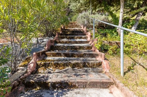 235 San Jacinta Dr, Ukiah CA  95482-5648 exterior