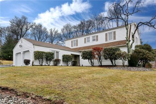 3 Chelsea Ct, Airmont, NY 10901-7405