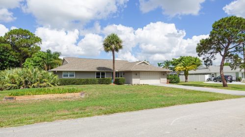 2144 Gidding Rd, Fort Pierce, FL 34952-5657