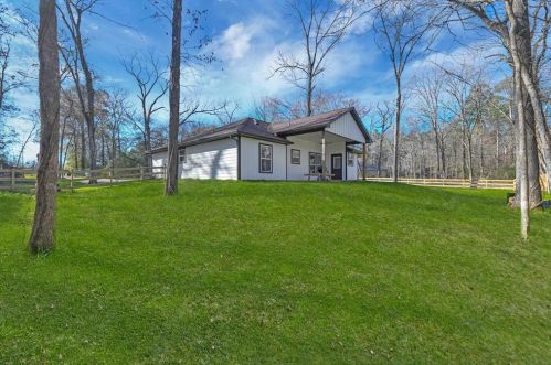 40 Bob Steele Rd, Stephen Creek, TX 77331-9212