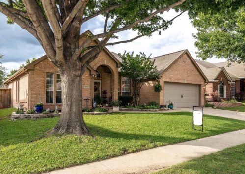 5205 White Hills Dr, Fort Worth, TX 76137-3937