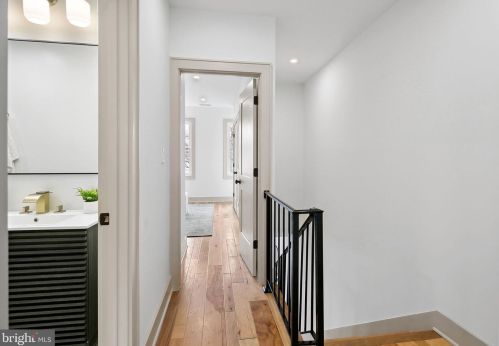 1613 Capitol St, Washington DC  20003-1620 exterior