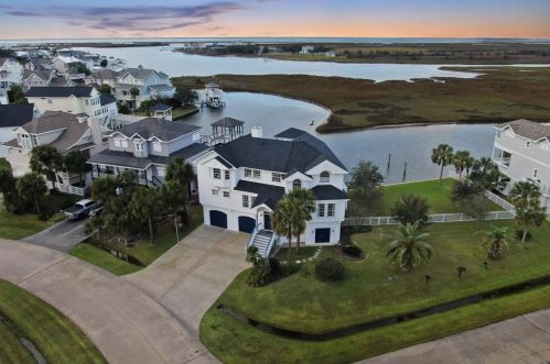 3541 Foremast Dr, Galveston, TX 77554-6294
