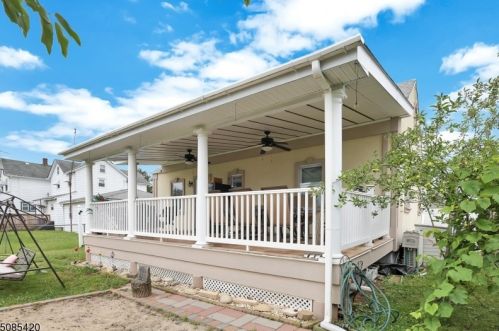 122 8th Ave, Manville NJ  08835-1250 exterior