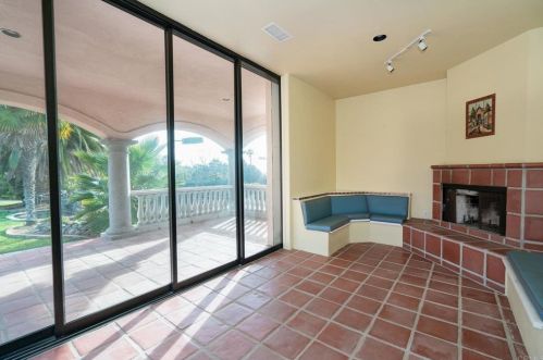 1129 Sugarbush Dr, Vista CA  92084-6605 exterior