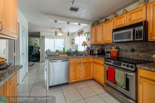 11910 12 St, Hollywood FL 33026-3874 exterior