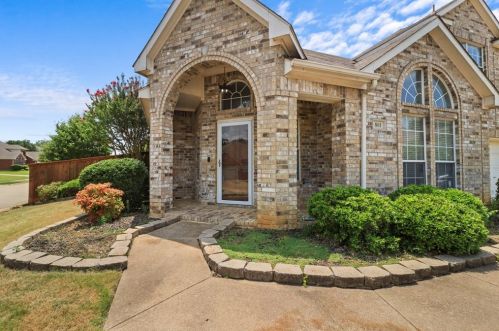 801 Steeps Ct, Euless TX  76039-3269 exterior