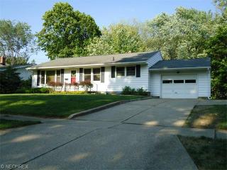 3599 Lakeview Blvd, Cuyahoga Falls OH  44224-3907 exterior