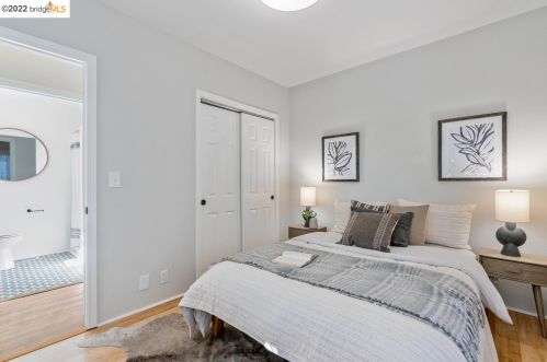 5937 Fremont St, Oakland CA 94608-2217 exterior