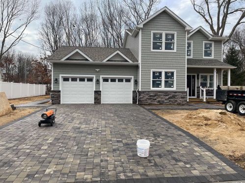 9 Booth St, South Setauket, NY 11720-1901