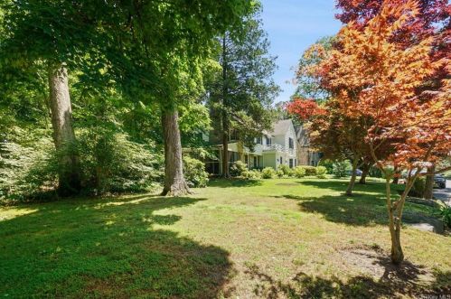 220 Douglas Pl, Mount Vernon, NY 10552-1107
