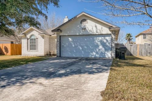211 Wild Buffalo Dr, Uhland, TX 78640-4681