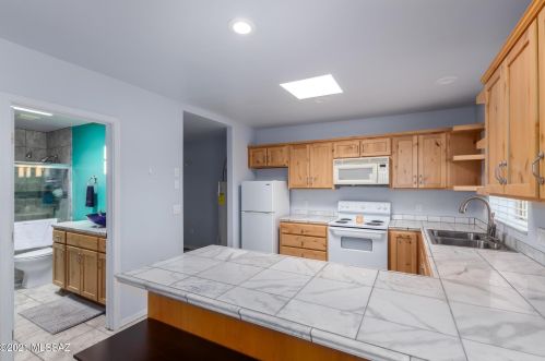 6721 Pomona Rd, Tucson AZ 85705-2468 exterior